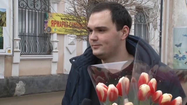Мужская часть населения Черкесска поздравила милых дам с Международным Женским днем смотреть онлайн