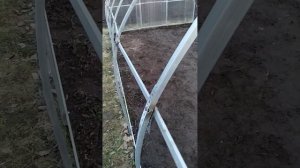 Восстановление теплицы после неудачной зимы. Часть 2. Выправляем дуги. Теплица прогнулась до земли.