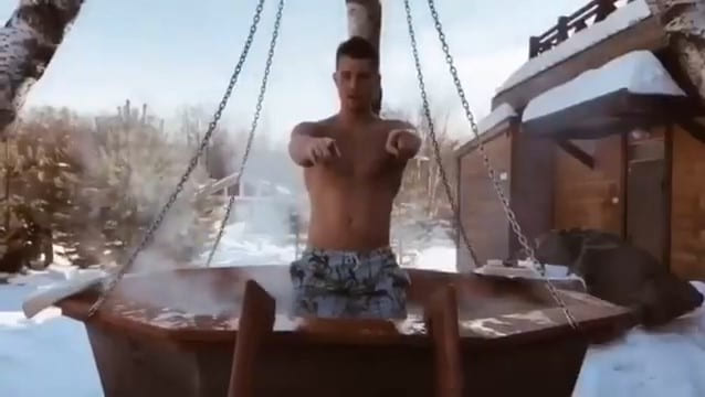 Роман Гриценко танцует в Сибирском Банном Чане смотреть онлайн