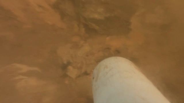 11. Чистим дно озера. Подсоединили шланг к фекальному насосу. смотреть онлайн