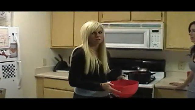 HOT GIRLS making JELLO SHOTS смотреть онлайн