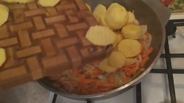 ЛУКОВЫЙ РУЛЕТ С ОТВАРНЫМ СУЩЕНЫМ МЯСОМ. ОЧЕНЬ ВКУСНО ! СЫТНО ! БЫСТРО !❤?❤ смотреть онлайн