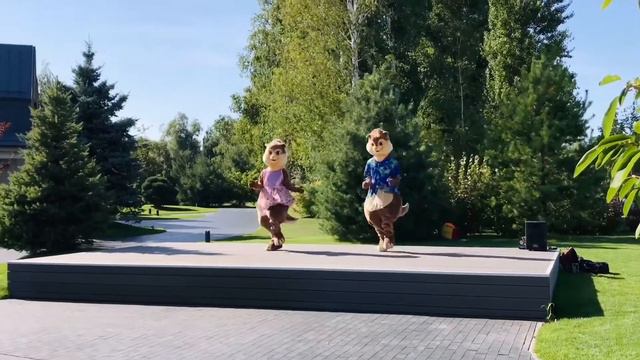Танцующие бурундучки Элвин и Бриттани шоу "Dance Fever" | герои фильма "Alvin and the chipmunks" смотреть онлайн