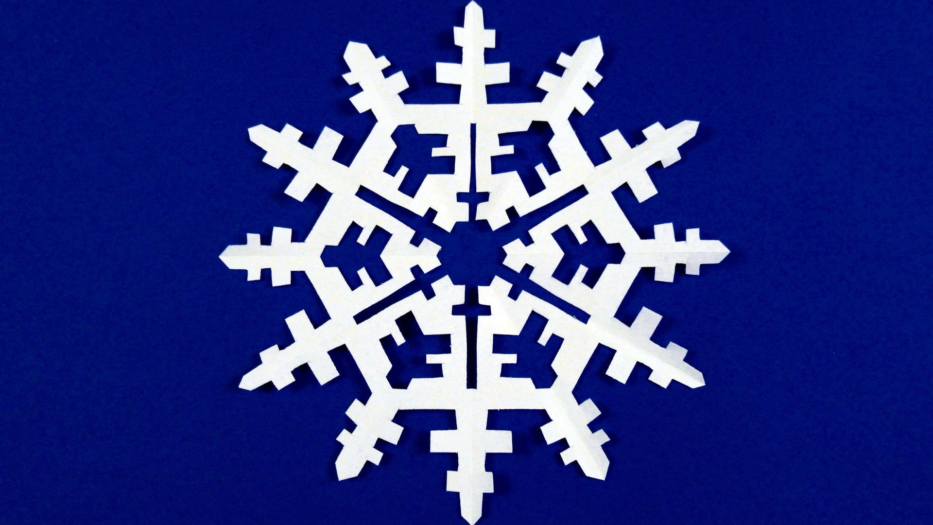 Как сделать снежинку из бумаги своими руками смотреть онлайн