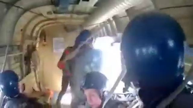 Прыжок с ПАРАШЮТА! Чуть не проспал😱 смотреть онлайн