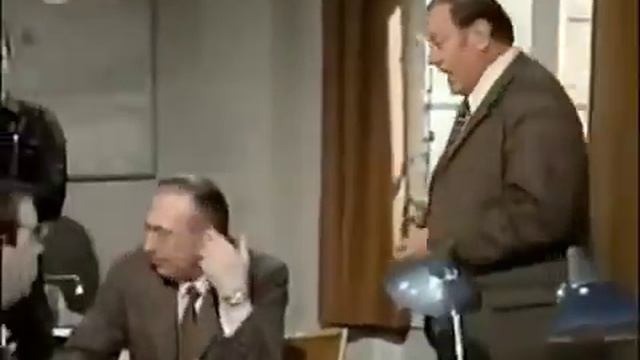 Derrick: A Saját Szakállára (1976) 1.szinkron Közszolgálati Bűnügyi Magazin MŰSORVEZETŐ: O