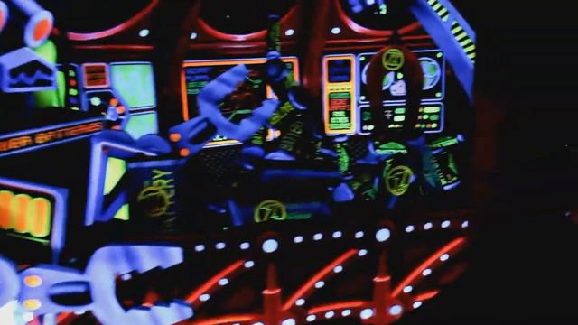 Magic Kingdom - Buzz Lightyear's Space Ranger Spin смотреть онлайн