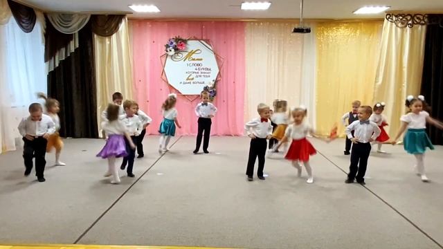 Поздравление мамам средняя группа смотреть онлайн
