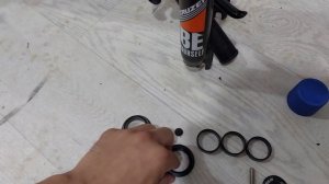 Сборка вилки спортивного велосипеда. Спортивный велосипедтің алдыңғы вилкасының жиналуы