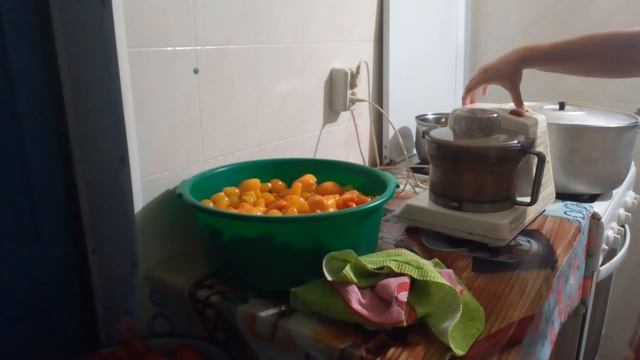 Консервируем томатный сок в 4 руки. 1 часть. 18 + смотреть онлайн