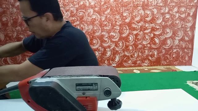 CARA MENGUNAKAN MESIN SLENDER AMPLAS PARKET LANTAI смотреть онлайн