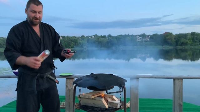 Как готовить Свиные рёбра на мангале? Вкусный и простой рецепт свиных ребрышек на углях. смотреть онлайн