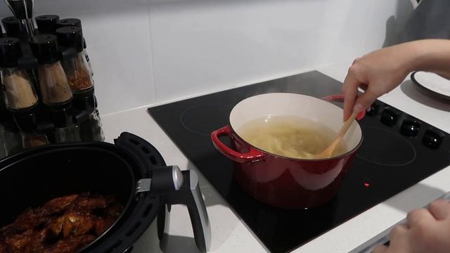 Kmart Air Fryer review - $69 standard size. Home brand. Trying out chicken nibbles and fries. смотреть онлайн
