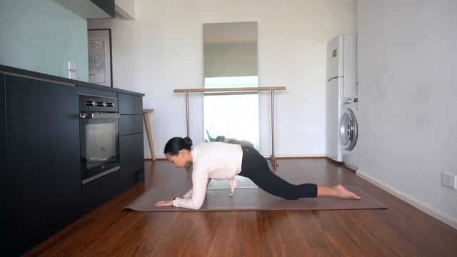 Quick Adult Ballet Stretching Routine смотреть онлайн