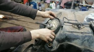 Как затянуть крышку бензонасоса и несломать?