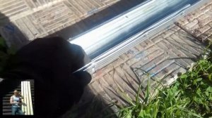 Самая дешевая ливневая система для отвода воды с крыши. Желоба из профиля.