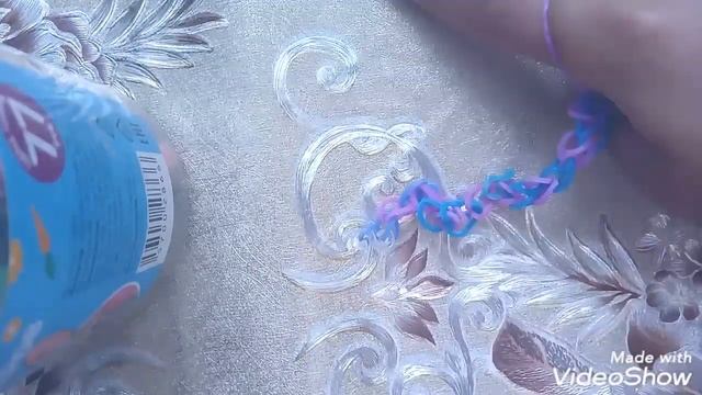 как плести браслетики из резинок? узнаешь в этом ролике! смотреть онлайн