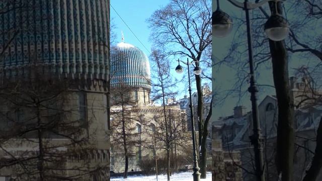 За деревьями сияет Соборная Мечеть на Кронверкском пр. Санкт Петербург. смотреть онлайн