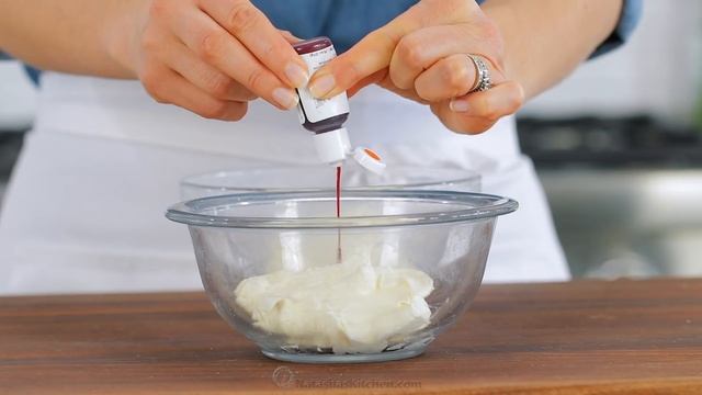 Moist Carrot Cake Cupcakes with Cream Cheese frosting смотреть онлайн