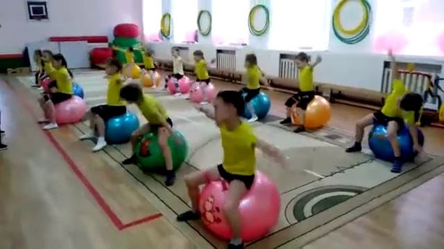 Утренняя гимнастика на фитболах смотреть онлайн