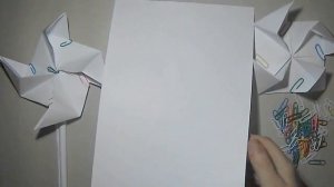 Как своими руками сделать детскую вертушку на палочке из бумаги А4 и скрепок?