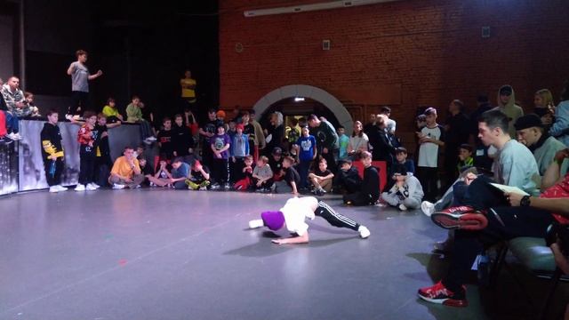 Хип-Хоп Настройка 2022 - BBoy Китай (Брейкинг соло 10-14 лет) смотреть онлайн