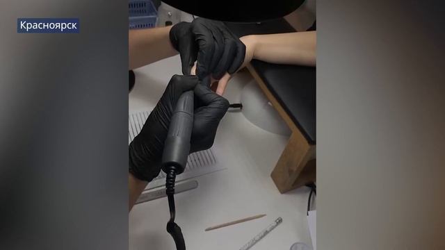 15-летний житель Красноярска стал успешным мастером маникюра смотреть онлайн