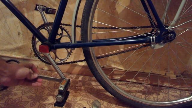 В какую сторону откручивать педали на велосипеде смотреть онлайн