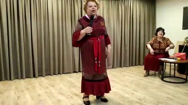 Отчего у нас в посёлке у девчат переполох..., поёт Оля Демидова. смотреть онлайн