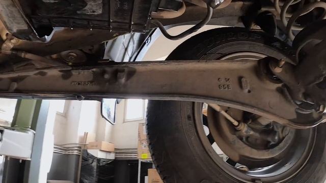 Jimny, Сузукин сын! Яркий и ОЧЕНЬ способный — тест-драйв Suzuki Jimny смотреть онлайн