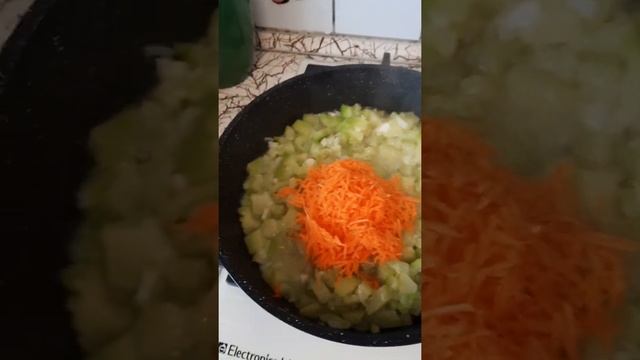 Рецепт тушёных кабачков. Пальчики оближите! смотреть онлайн