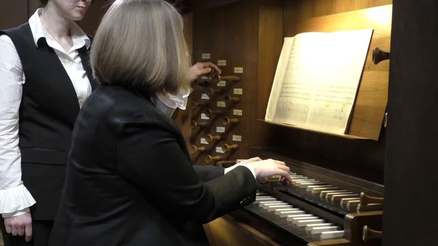 М. Малецкий Концертино "В старинном стиле" для двух арф и органа. смотреть онлайн