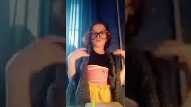 Случай в школе. Учитель отругала за внешний вид. смотреть онлайн