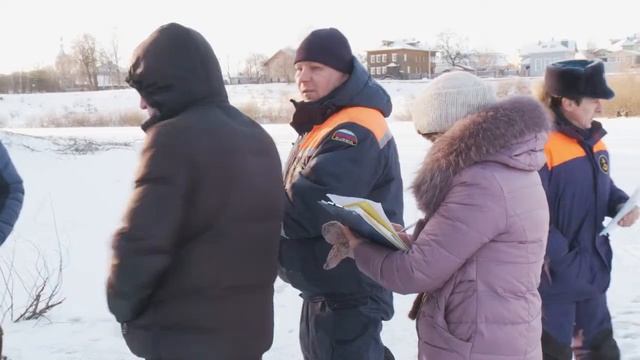 Зона повышенной опасности: 6 см составляет толщина льда на реке Вологде смотреть онлайн