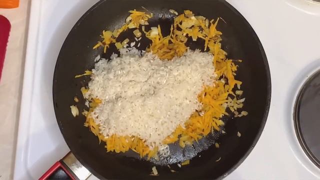 Готовим рассыпчатый рис на гарнир. Получается очень вкусно, готовится очень быстро! смотреть онлайн