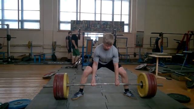 Тяга. Вес штанги 200кг собственный вес 67кг 15 лет смотреть онлайн