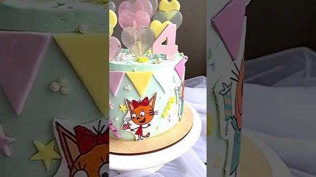 Приготовила торт для своего ребенка. Я и сама обожаю этот мультфильм.