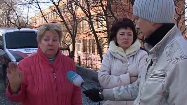 Снег и лёд - не помеха при укладке асфальта на улицах Владивостока смотреть онлайн