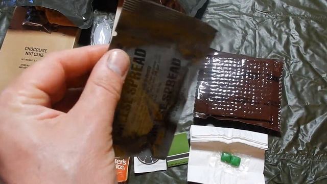 Menü 10 MRE von 1985 Test 31 Jahre Alt / MRE Review - Menu 10 31 Year Old смотреть онлайн