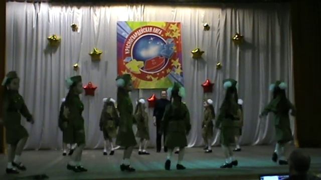 Репетиция - "Военный марш" в костюмах , младшая группа " Капельки " смотреть онлайн