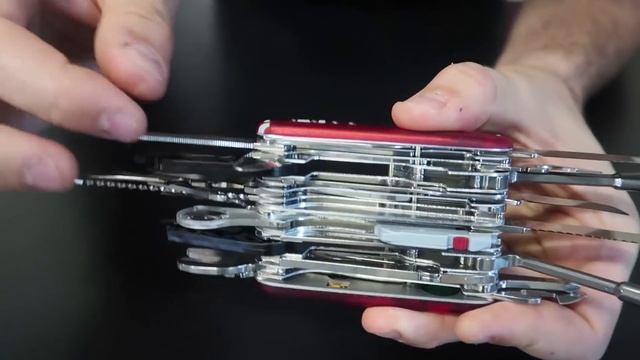 World's Biggest Swiss Army Pocket Knife смотреть онлайн