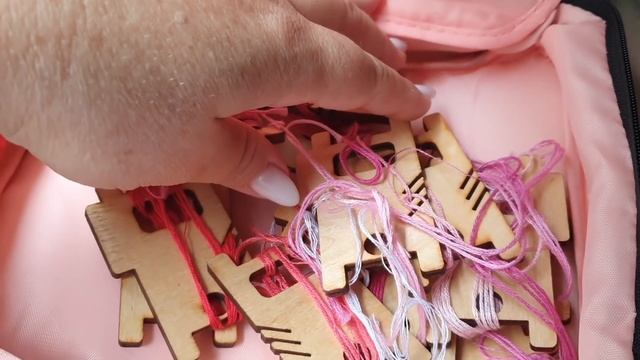 337 #Вышивальные будни/Финиш/Венок из роз/АляДименшенс/Влог/Прогулка по лесу/И конечно же Гаврик) смотреть онлайн