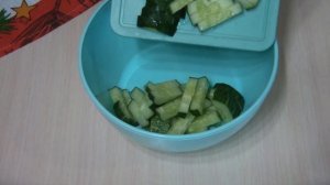 Салат с копчёной курицей и яичными блинчиками. Вкусный и сочный!