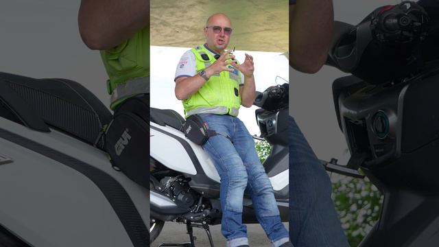 CYCLONE RT3S – полноразмерные «триста» #motojournal #cyclone #rt3s смотреть онлайн