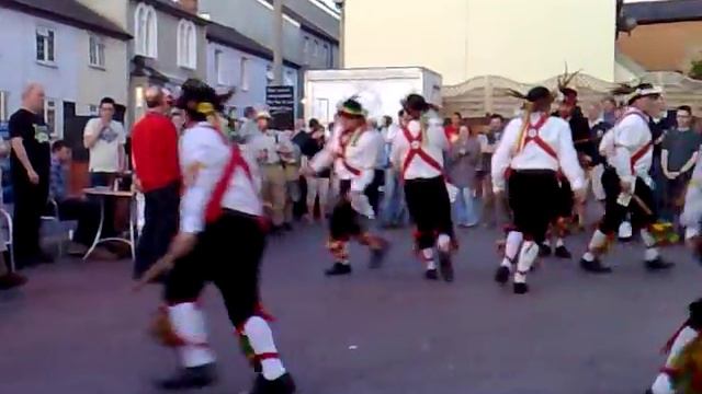 morris dancing at the star, Thaxted, (may 2009) смотреть онлайн