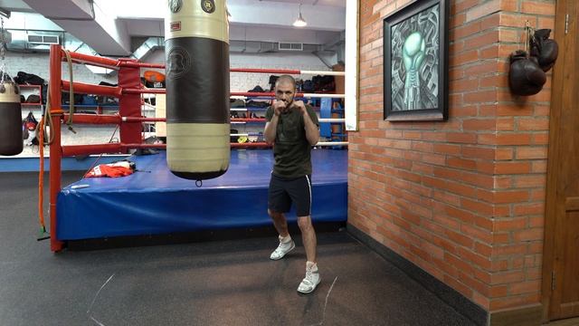 Как ударить Джеб, Правый прямой и защититься смотреть онлайн