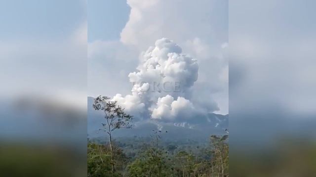 A dangerous volcano has awakened! Rincon de la Vieja erupts in Costa Rica! смотреть онлайн