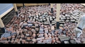 Полы в свинарнике. Подготовка под заливку бетонным раствором