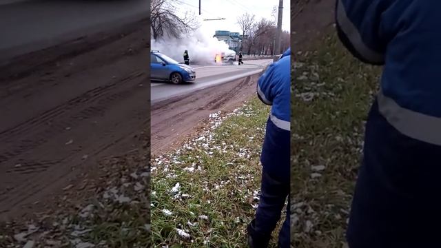 Пожар улица Ларина Ларгус машина смотреть онлайн