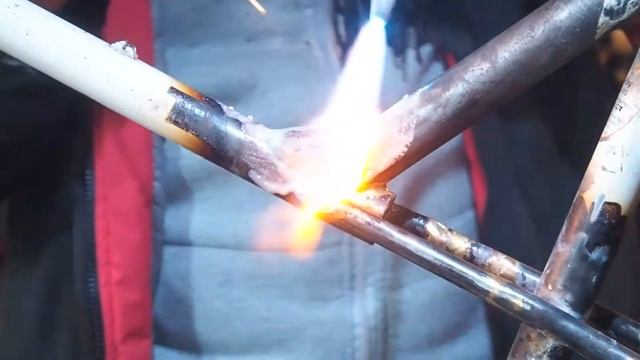 Дикая рама из Peugeot Triatlon в стиле новой Cinelli Laser смотреть онлайн